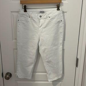 Women's cropped White Jeans size 6